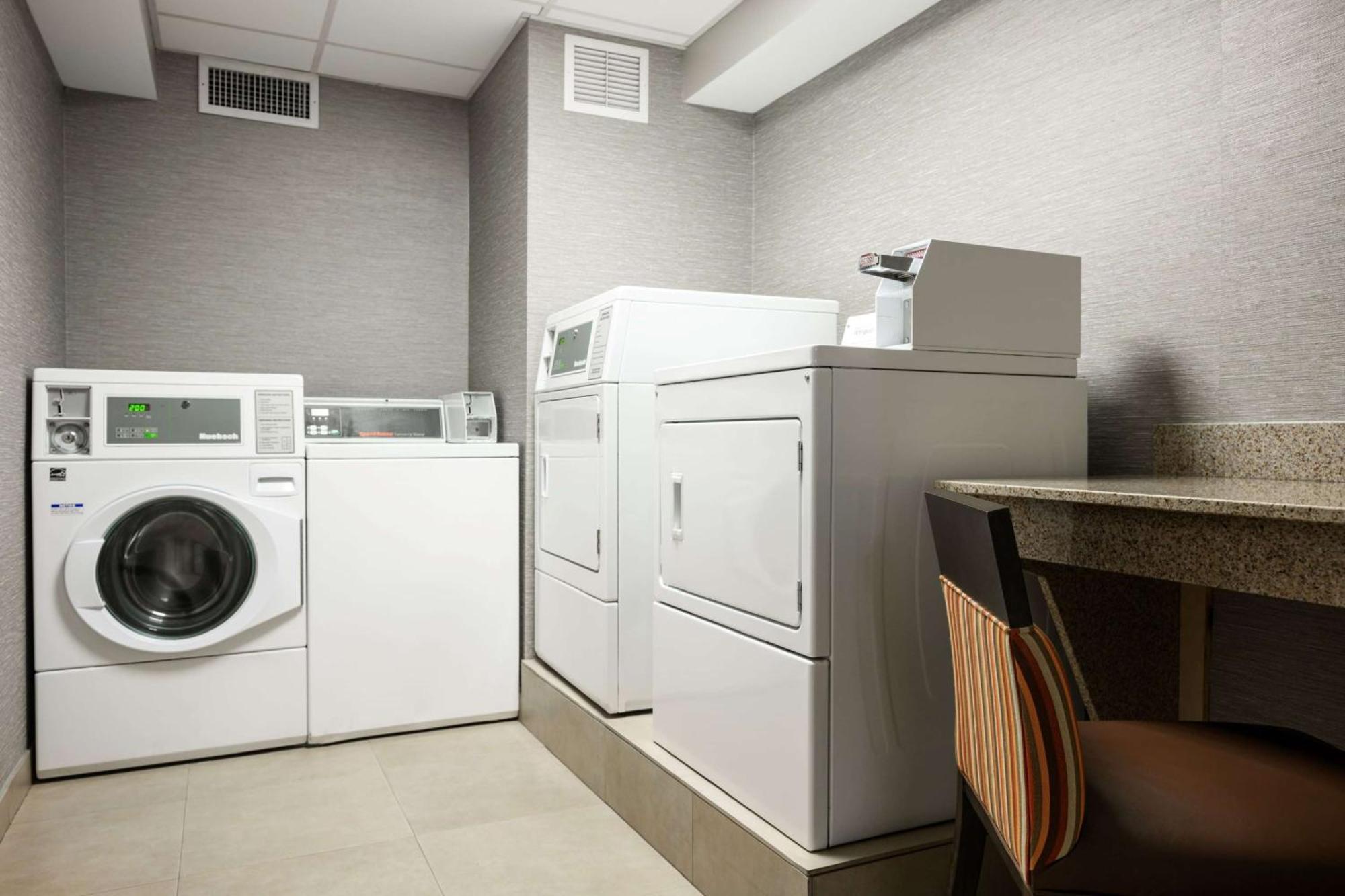 Hampton Inn Evansville Airport Extérieur photo